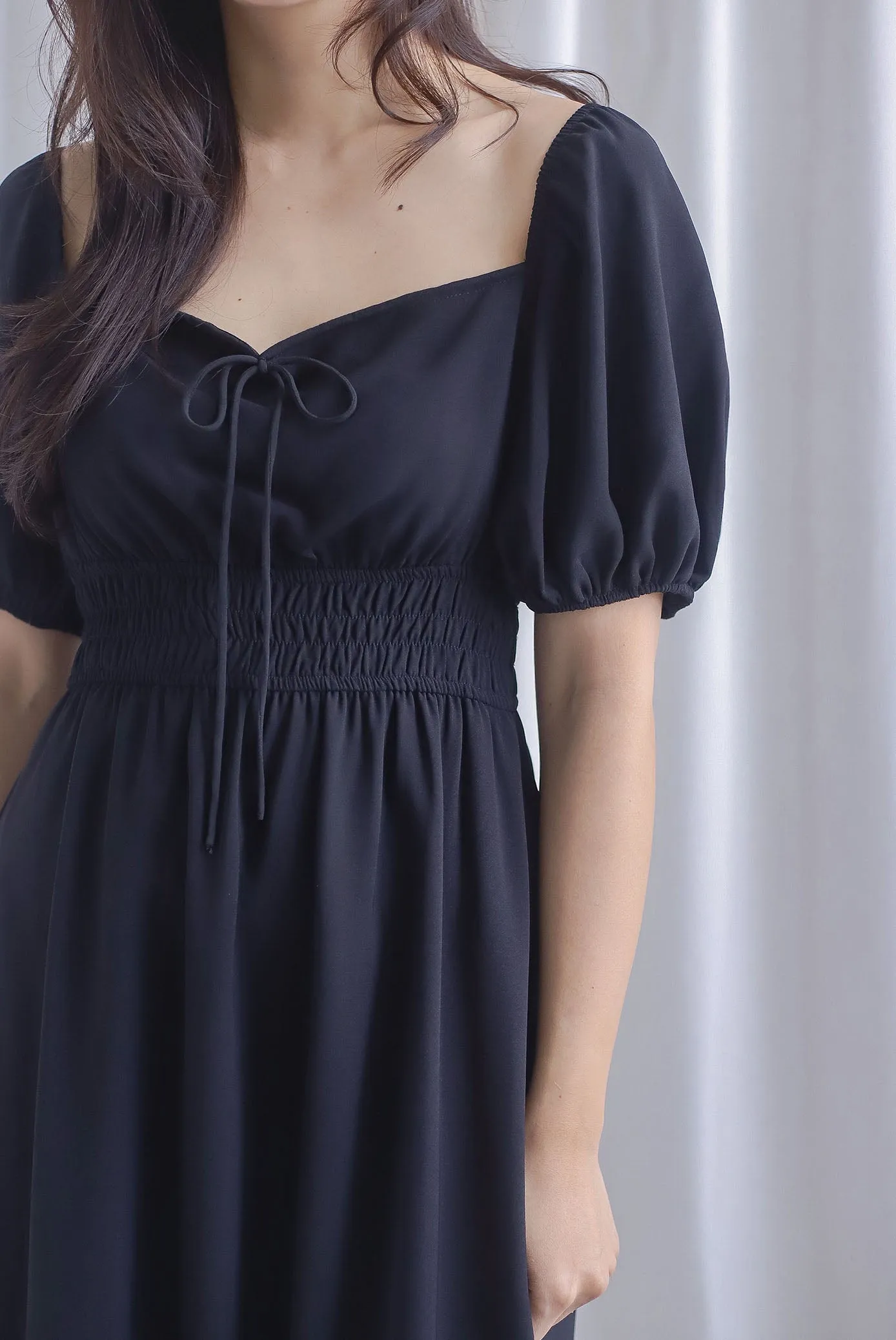 Dell Tie Front Elastic Waist Sleeved Dress In Black