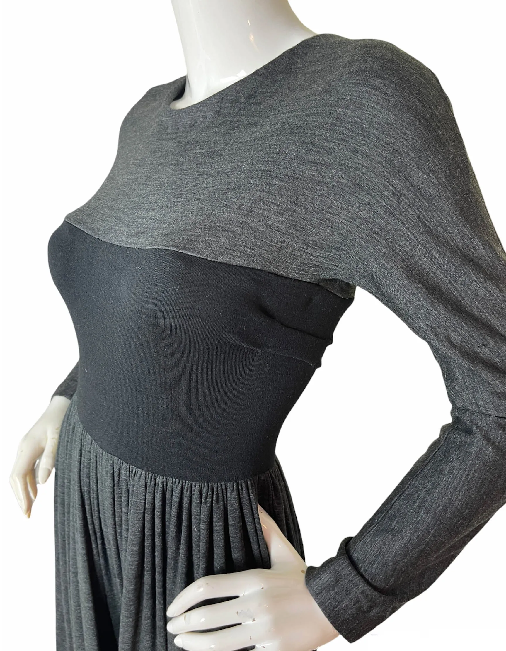 Geoffrey Beene Grey Longsleeve Jersey Dress w/ Black Bodice sz S