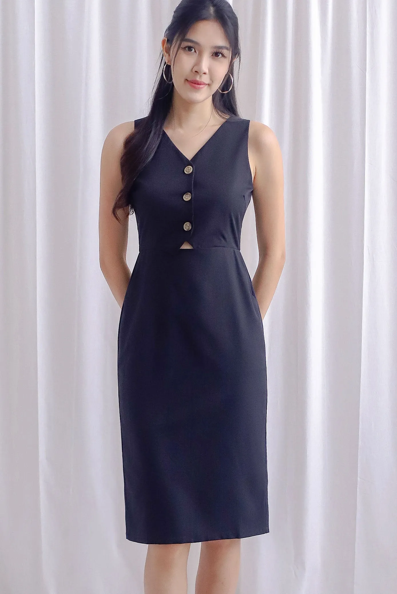 Kinsleigh Waistcoat Dress In Black