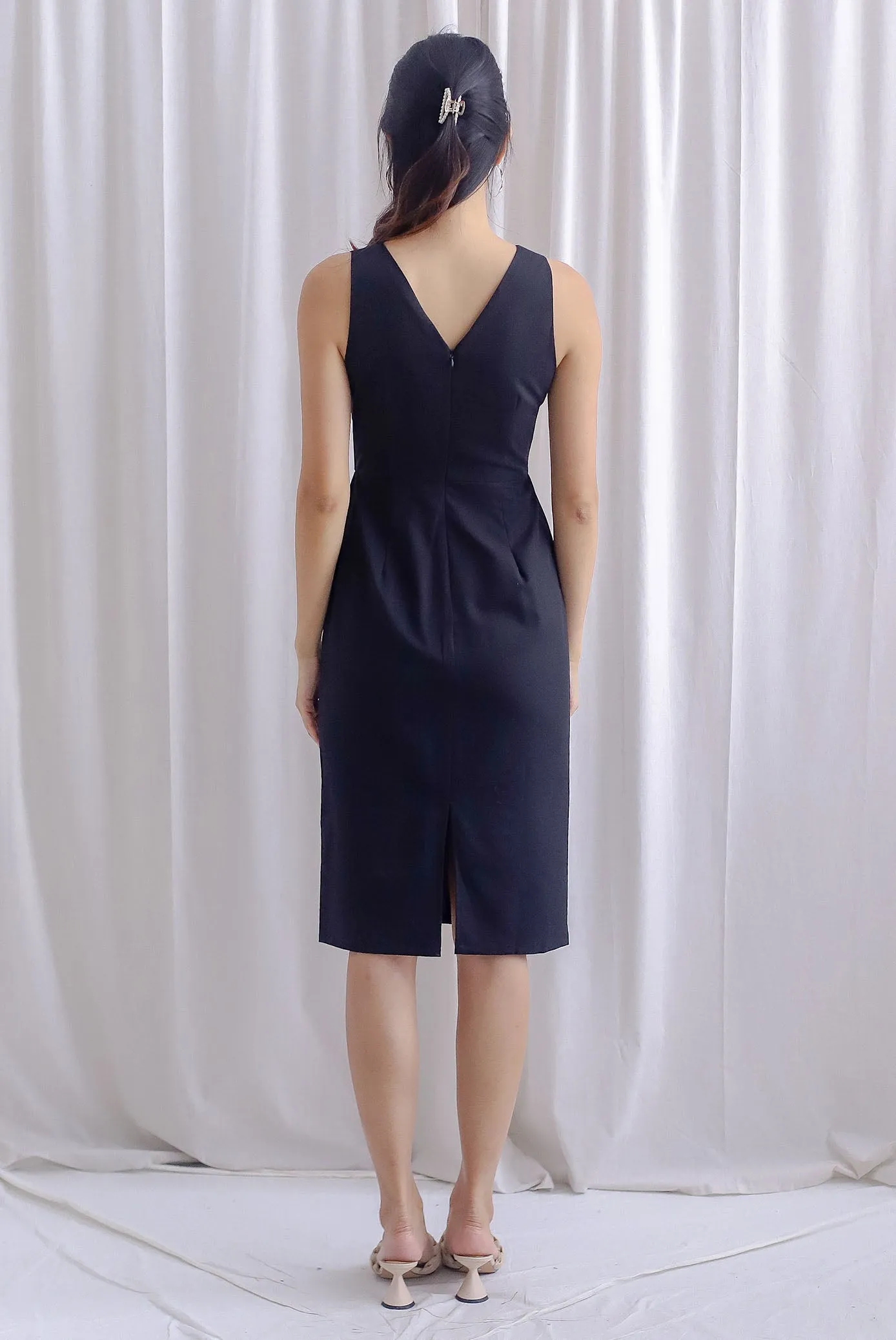 Kinsleigh Waistcoat Dress In Black