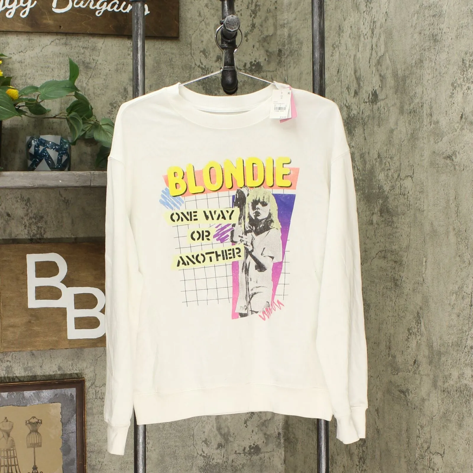 NWT Blondie Women's Graphic Pullover Sweatshirt. 4J0BLJ077 Medium