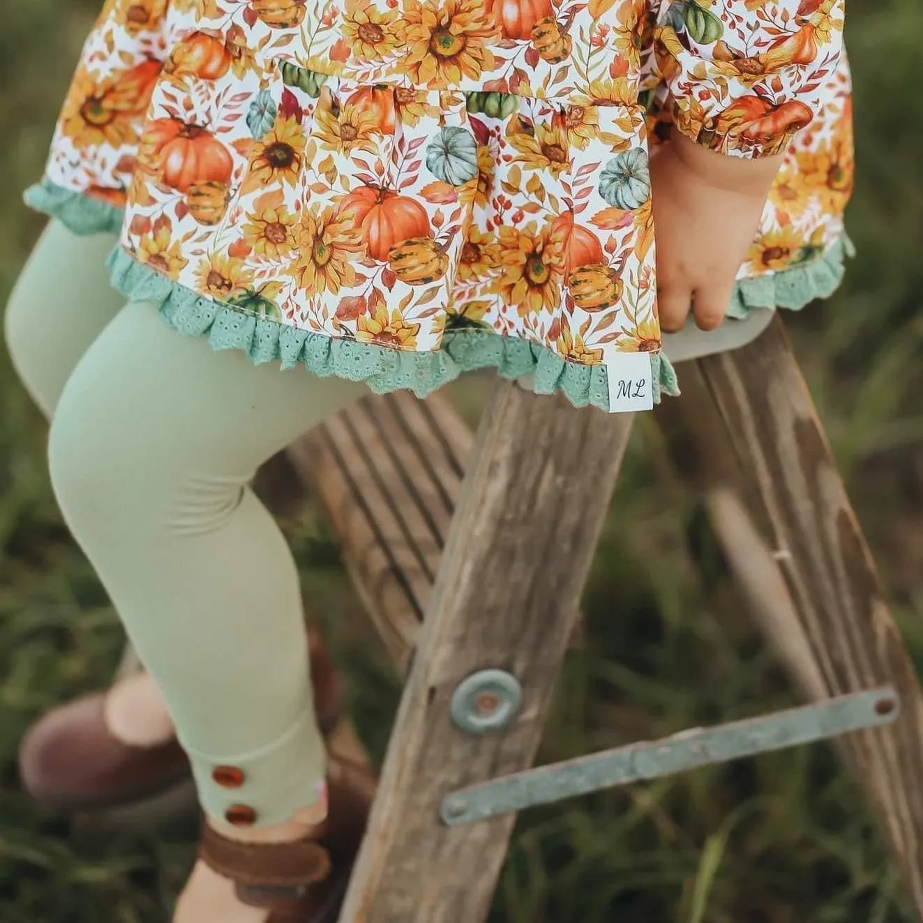 Sage green button leggings/shorties/bloomers