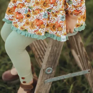 Sage green button leggings/shorties/bloomers
