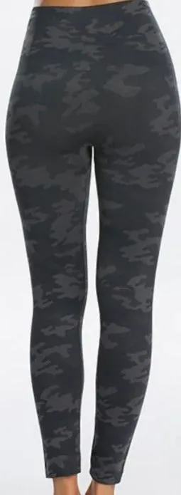 SPANX Seamless Black Camo Leggings Size Small
