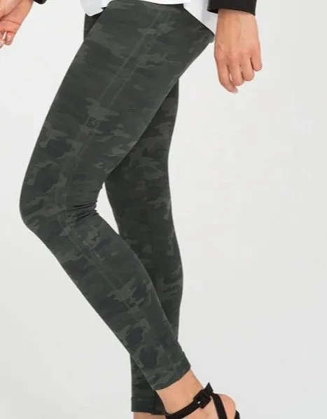 SPANX Seamless Green Camo Leggings Size Medium