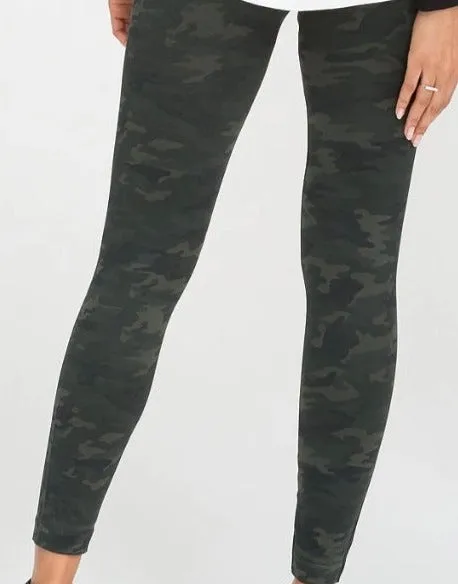 SPANX Seamless Green Camo Leggings Size Medium