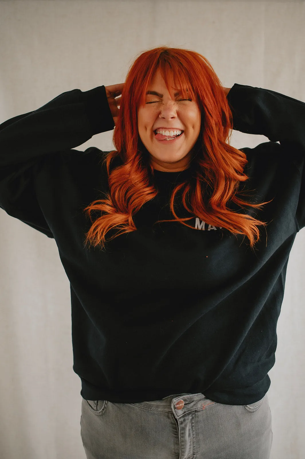 The Mama Heart Pullover Sweatshirt - Black