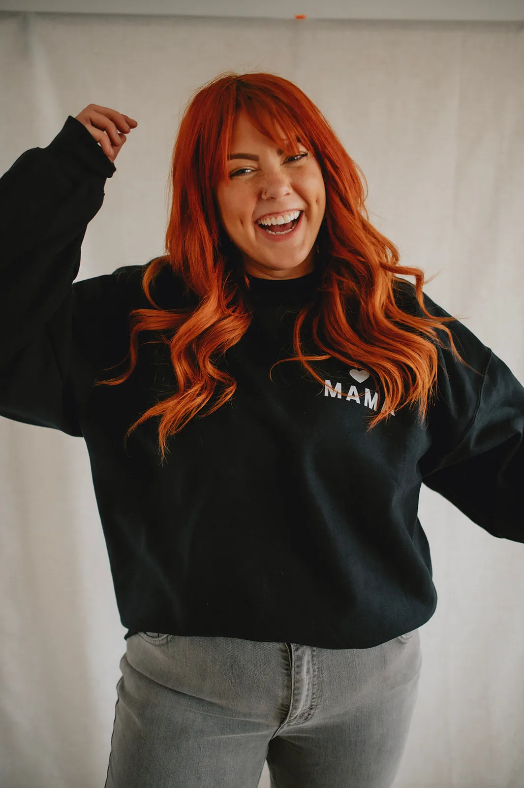 The Mama Heart Pullover Sweatshirt - Black
