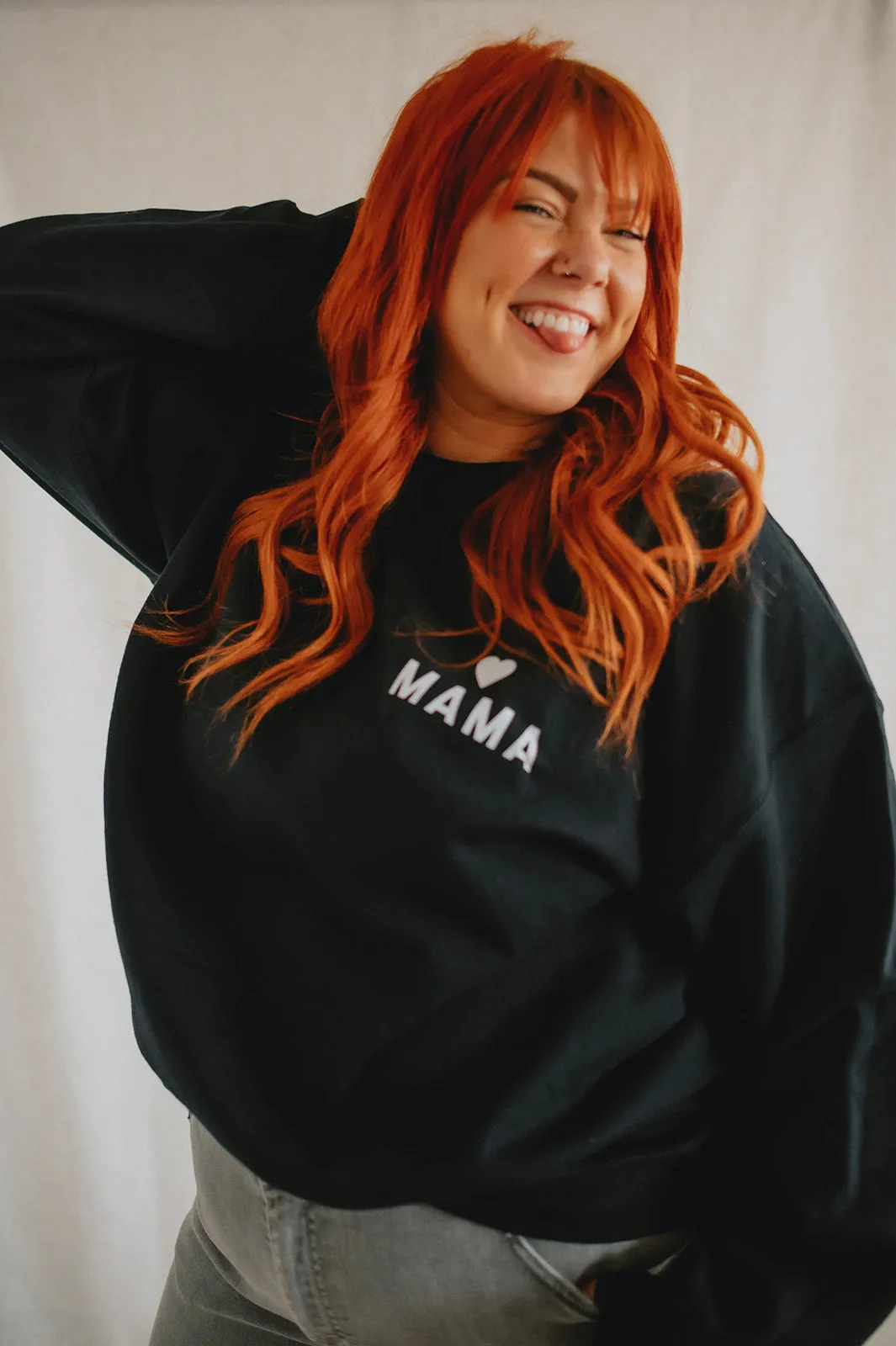 The Mama Heart Pullover Sweatshirt - Black