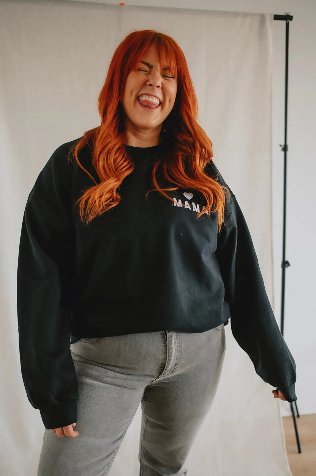 The Mama Heart Pullover Sweatshirt - Black