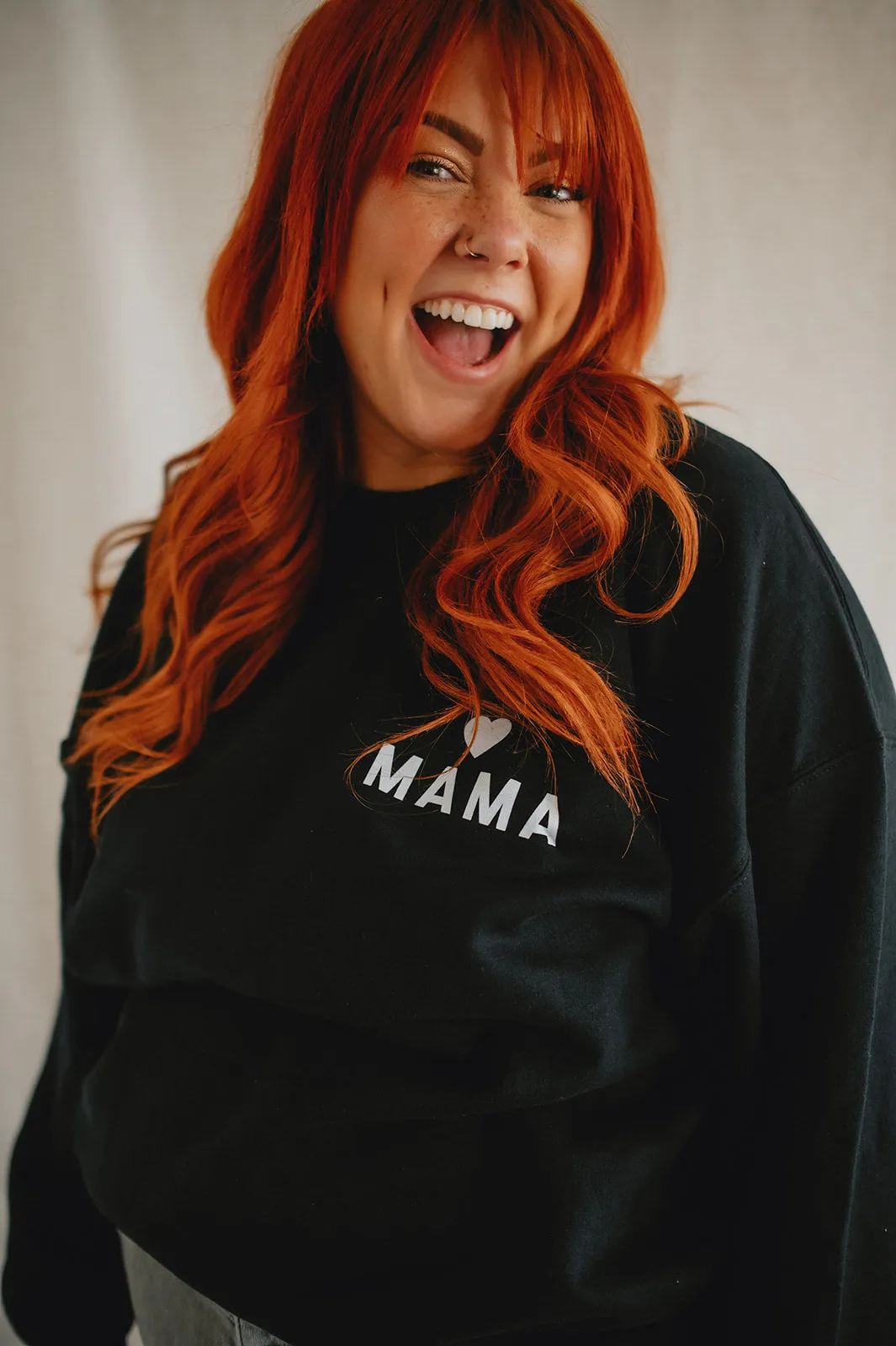 The Mama Heart Pullover Sweatshirt - Black