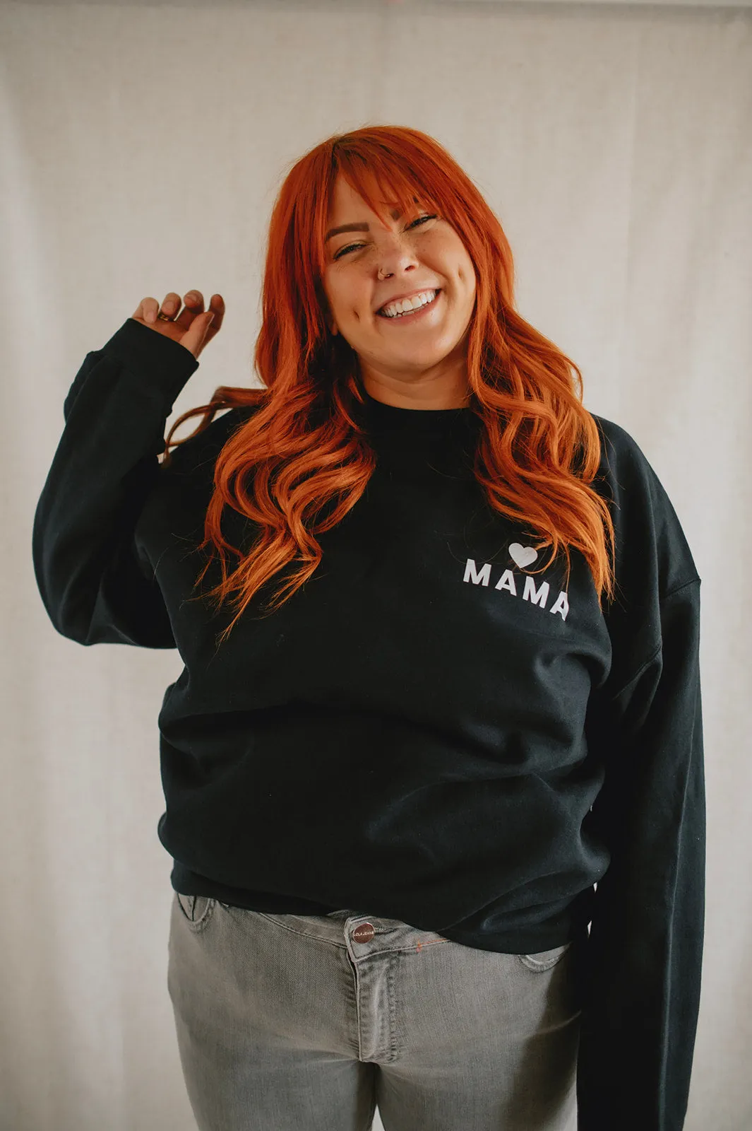 The Mama Heart Pullover Sweatshirt - Black
